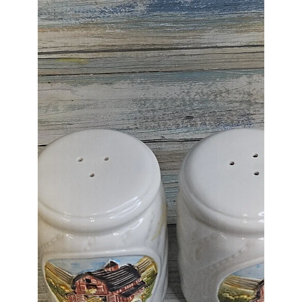 Vtg 'Primitive Farm Scene' Salt & Pepper Shakers~GibsonGreeting Cards~OMC Japan